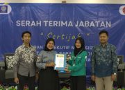 Universitas BSI Karawang Resmi Serah Terima Jabatan BEM: Adah Asipatul Diserahkan kepada Ai Maliah
