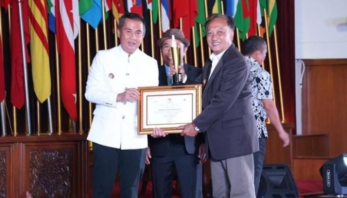 Penghargaan Tertinggi! Langkah Sukses Karawang Menjadi Kabupaten Informatif 2024