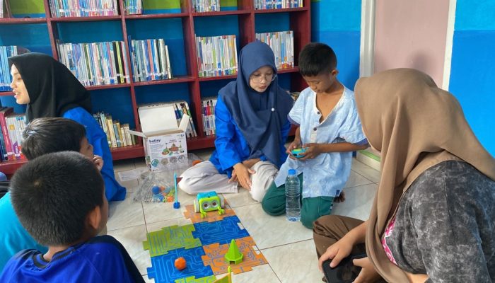 Edukasi Computational Thinking, Dosen Universitas BSI Inspirasi Anak Punggur Mengenal Robot dan Coding