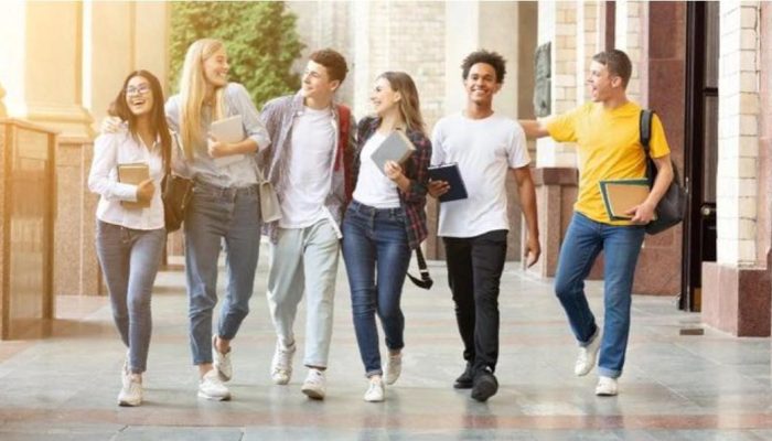 8 Alasan Mengapa Masa Kuliah Menjadi Fase Penuh Warna dalam Hidup