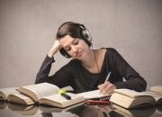 Stress Hadapi UTS, Mahasiswa UBSI Pilih Healing ke Alun-Alun Karawang