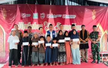 Pindo Deli Salurkan 4.000 Mushaf Alquran dan Santuni Anak Yatim di Karawang