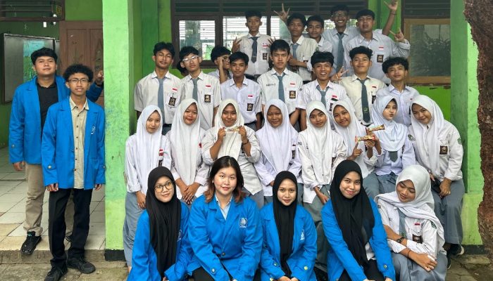 Edukasi Literasi Digital, Mahasiswa UBSI Karawang Bekali Siswa Cek Fakta Mandiri