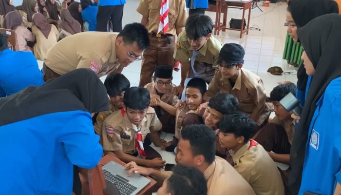 Mahasiswa UBSI Bahas Perilaku Belanja Online
