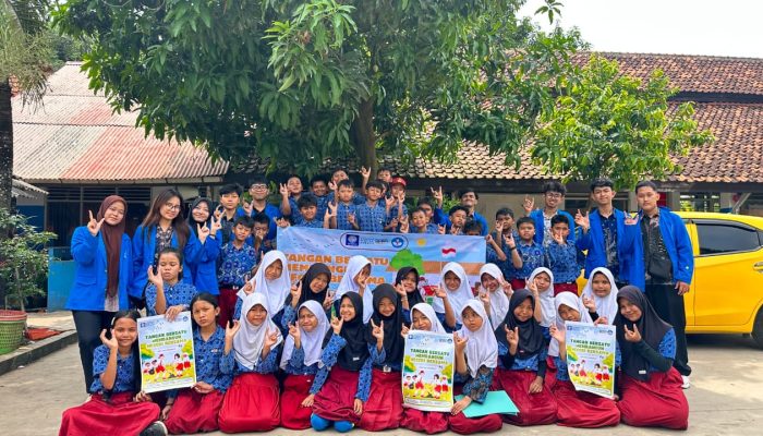 Mahasiswa UBSI Ajak Siswa SDN Cibalongsari Terapkan Gotong Royong