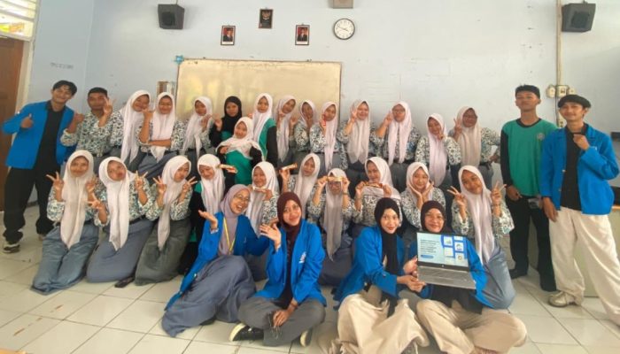 Mahasiswa UBSI Kenalkan Power BI di SMKN 2 Karawang