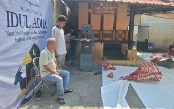 PWI Karawang Salurkan 225 Kantong Daging Kurban