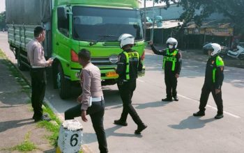 Polisi Temukan Dugaan Pelanggaran pada Dump Truk di Karawang