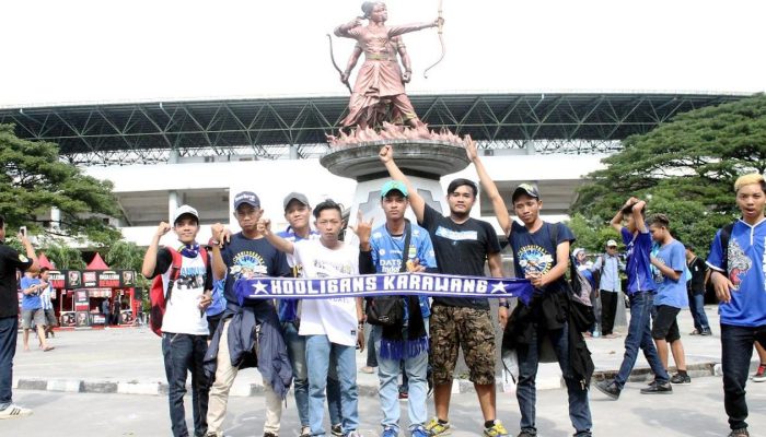 Ribuan Bobotoh Padati Karawang Rayakan Gelar Persib