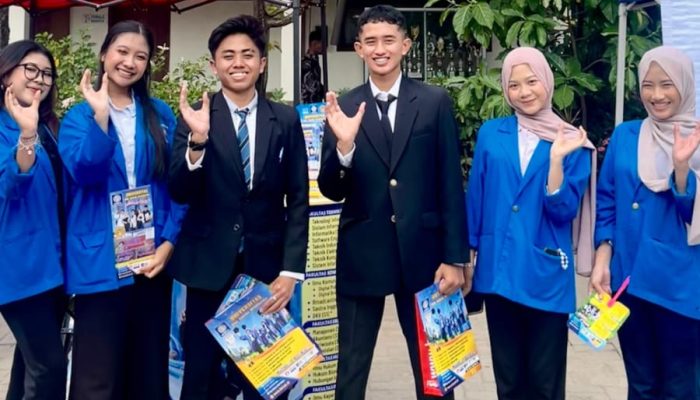 UBSI Cikarang Berikan Beasiswa untuk Siswa Berprestasi