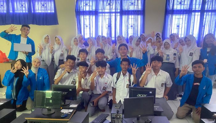 Mahasiswa UBSI Gelar Pelatihan Power BI kepada Siswa SMK Industri Mandiri