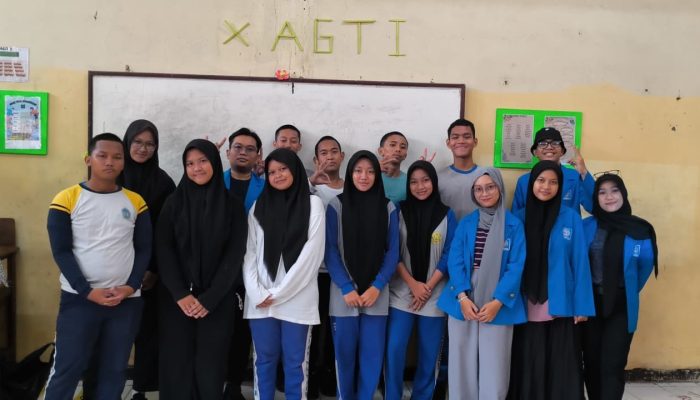 Mahasiswa UBSI Edukasi Pergaulan Islami bagi Siswa SMKN 1 Cikampek