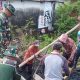 Kodim Karawang Bersihkan Drainase Cikampek Antisipasi Genangan