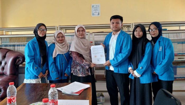 Mahasiswa UBSI Serahkan Sistem Informasi Perpustakaan ke SMKN 1 Tirtamulya