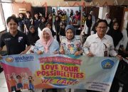 Siswi Tunarungu Karawang Dapat Edukasi Kesehatan Menstruasi