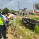 Truk Terguling di Interchange Karawang Barat Diduga Dipicu Jalan Bergelombang