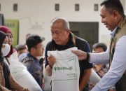 BULOG dan DPR Tinjau Penyaluran Bantuan Beras di Karawang