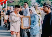 Bupati Karawang Beri Penghargaan bagi Insan Pendidikan Berprestasi