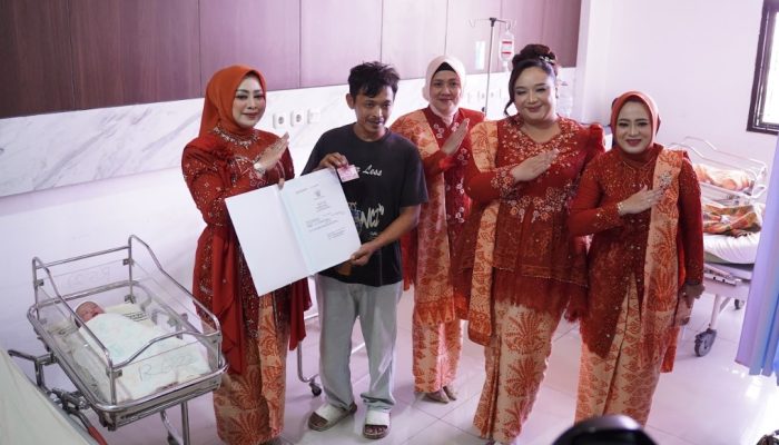 Hari Jadi Karawang ke-393, Lansia 88 Tahun dan Lima Bayi Dapat Apresiasi