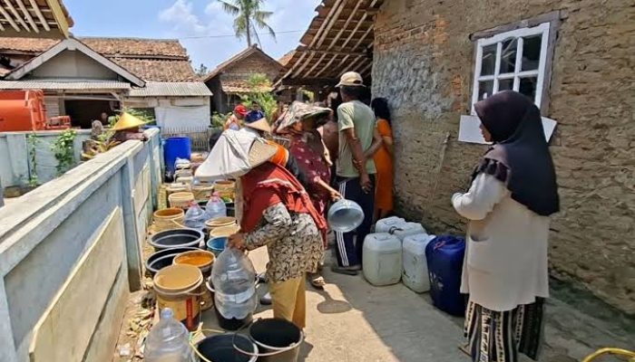 Kekeringan Lima Bulan, Petani Jatilaksana Karawang Tak Bisa Garap Sawah
