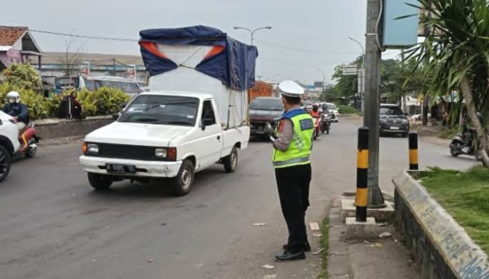 Satlantas Polresta Karawang Perkuat Pengaturan Lalu Lintas Jam Sibuk